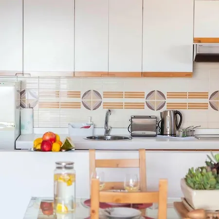 Apartamento Marina Seafront 13 *